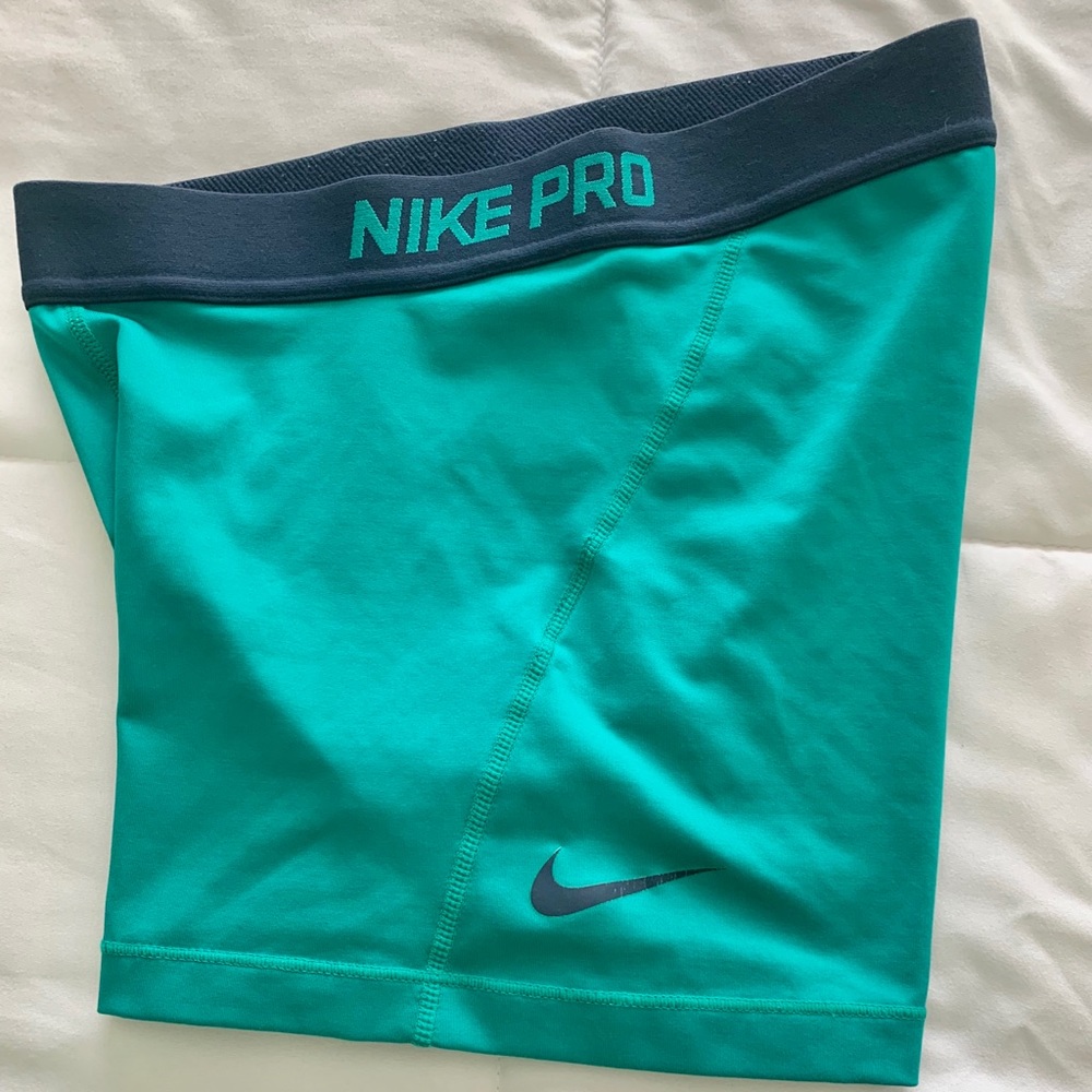 Women’s Nike Pros